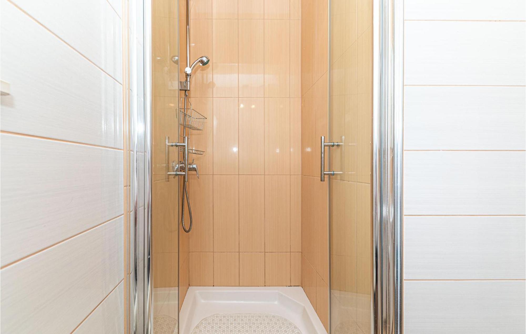 2 Bedroom Beautiful Apartment In Okrug Gornji Трогир Екстериор снимка